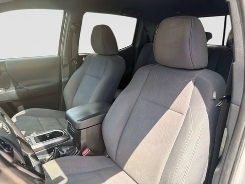 Used 2018 Toyota Tacoma TRD Off-Road AWD/4WD image 22