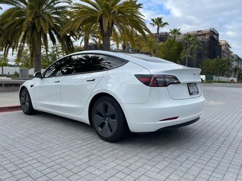 Used 2021 Tesla Model 3 Standard Range Plus image 4
