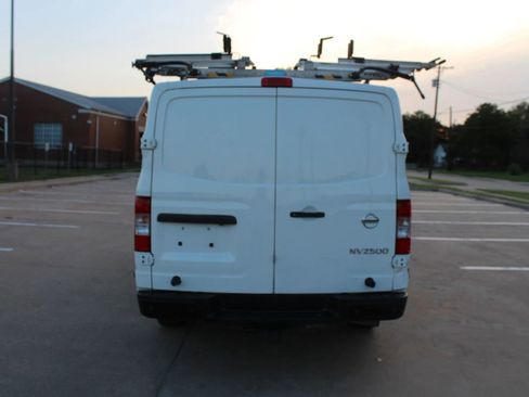 Used 2021 Nissan NV 2500 SV image 12