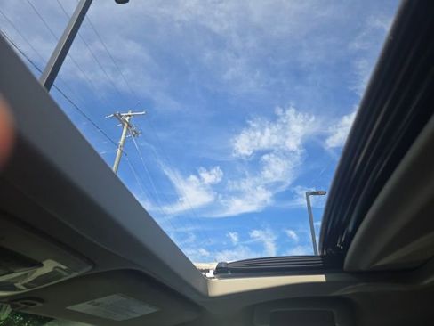 Used 2015 Toyota Sienna XLE w/ XLE Navigation Package image 18