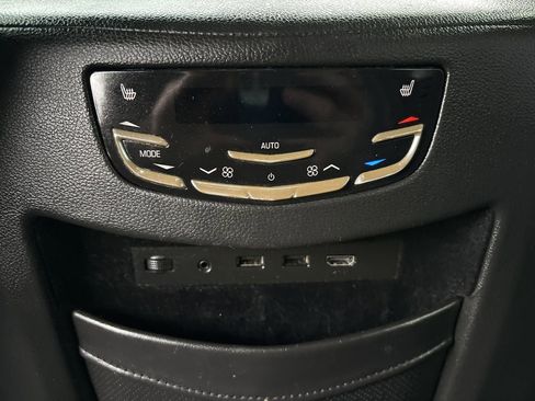 Used 2019 Cadillac Escalade Platinum image 10