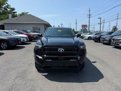 Used 2025 Toyota Tacoma SR5 AWD/4WD image 2