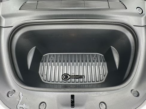 Used 2023 Tesla Model Y AWD image 19