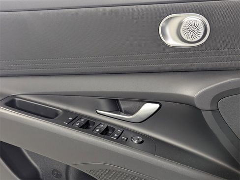 New 2025 Hyundai Elantra SE image 14
