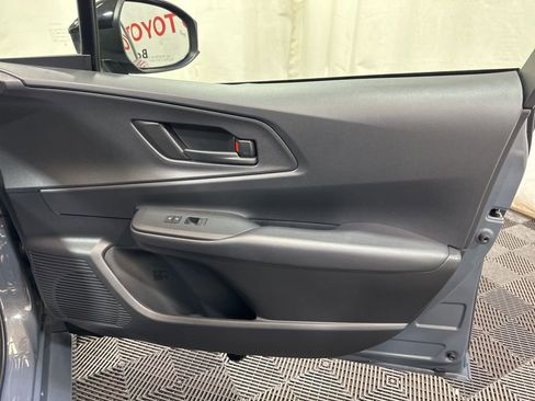 Used 2025 Toyota Prius Plug-In Hybrid image 11