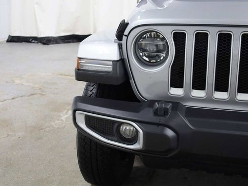 Used 2019 Jeep Wrangler Unlimited Sahara image 15
