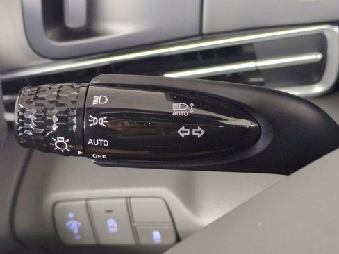 Used 2025 Hyundai Elantra SE FWD image 27