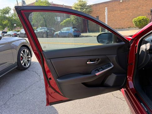Used 2021 Nissan Sentra SR FWD image 19