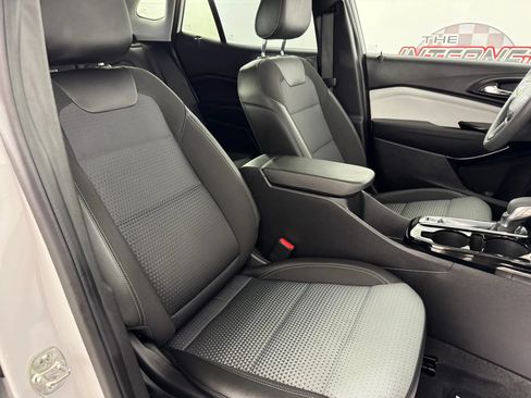 Used 2026 Chevrolet Trax LT FWD image 32