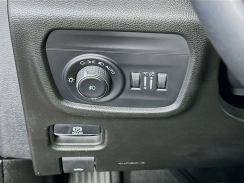 Used 2022 Jeep Grand Cherokee Overland w/ Adv Protech Group III AWD/4WD image 10