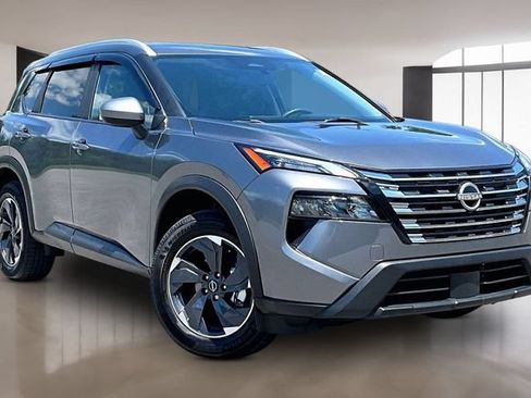 Used 2024 Nissan Rogue SV w/ SV Premium Package FWD image 3