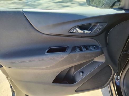 Used 2022 Chevrolet Equinox RS w/ Infotainment Package image 16