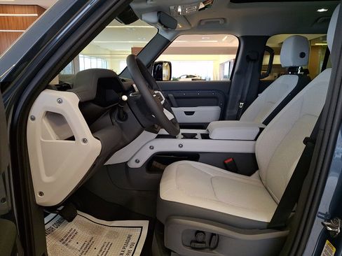 New 2026 Land Rover Defender 110 X-Dynamic SE image 11