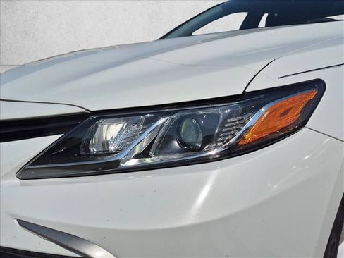 Used 2022 Toyota Camry LE FWD image 11