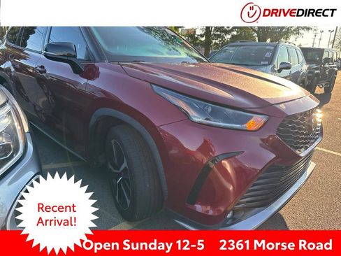 Used 2021 Toyota Highlander XSE FWD image 1