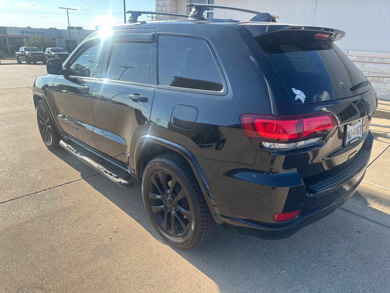 Used 2017 Jeep Grand Cherokee Altitude RWD image 6