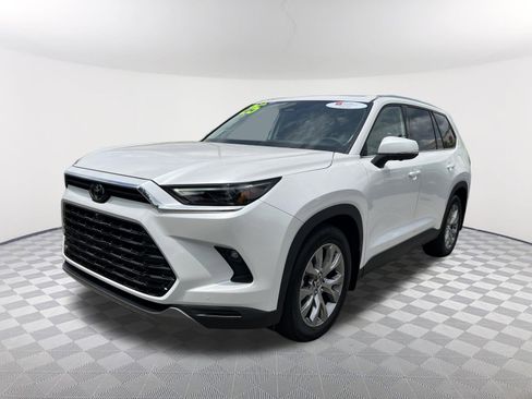Certified 2025 Toyota Grand Highlander FWD image 3