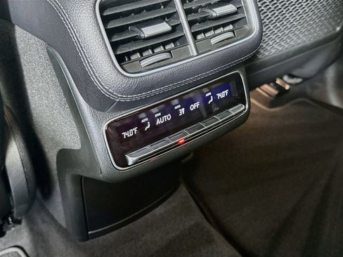 Used 2023 Mercedes-Benz GLS 580 4MATIC image 24