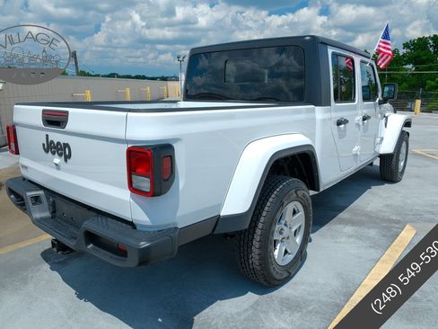 Used 2022 Jeep Gladiator Sport AWD/4WD image 3