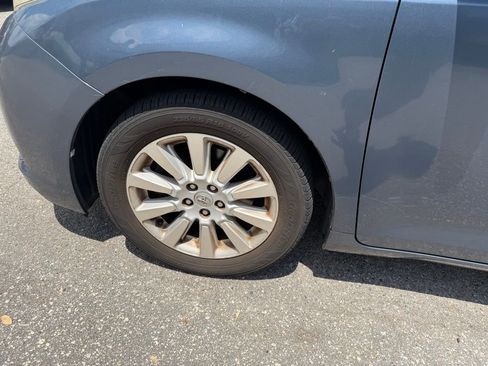 Used 2014 Toyota Sienna Limited w/ Limited Premium Package image 8