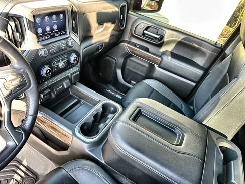 Used 2022 Chevrolet Silverado 2500 LT w/ Convenience Package image 21