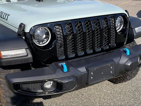 Used 2023 Jeep Wrangler Unlimited w/ Sun & Screen Package AWD/4WD image 32