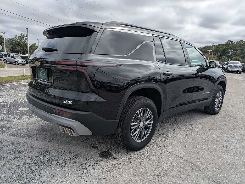 Used 2026 Chevrolet Traverse LT FWD image 6