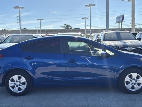 Used 2017 Kia Forte LX image 8