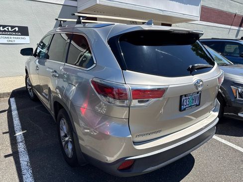 Used 2015 Toyota Highlander XLE AWD/4WD image 2