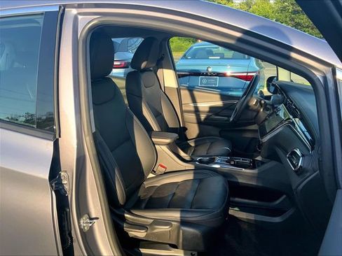 Used 2023 Chevrolet Bolt LT w/ Infotainment Package FWD image 17