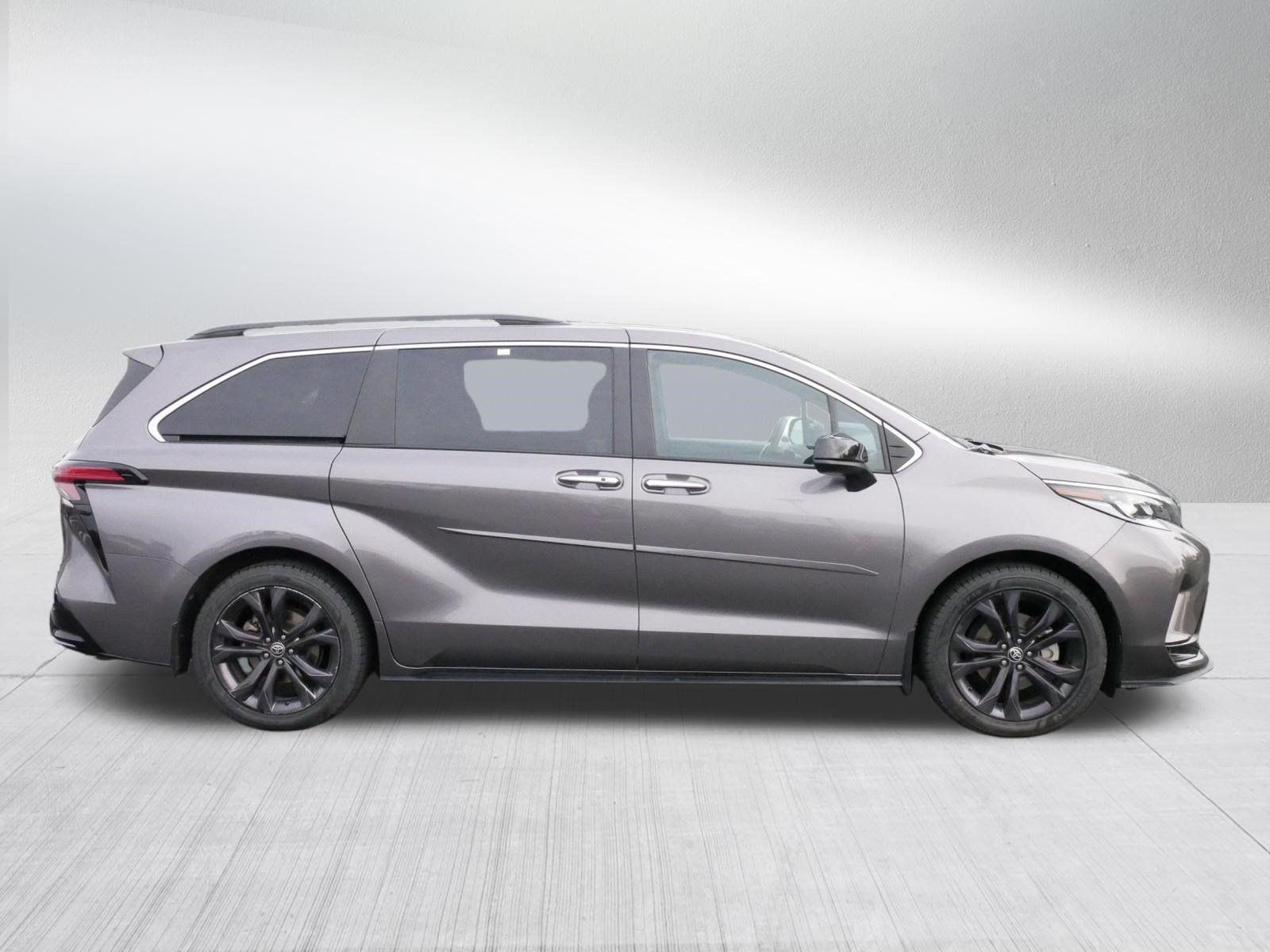 Certified 2022 Toyota Sienna XSE FWD image 8