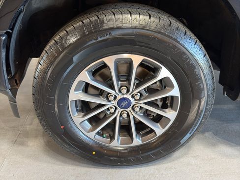 Used 2020 Ford F150 XLT w/ Equipment Group 302A Luxury AWD/4WD image 9