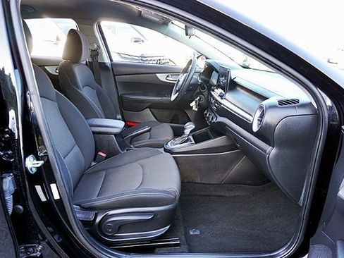 Used 2023 Kia Forte LXS FWD image 17