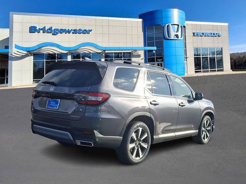 New 2025 Honda Pilot Touring image 4