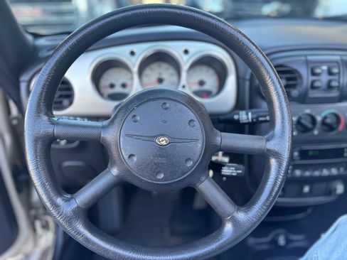 Used 2005 Chrysler PT Cruiser Convertible image 11