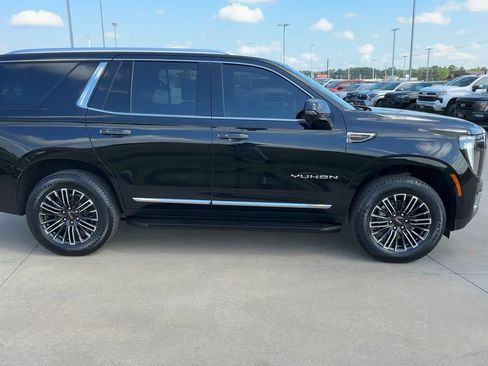 Used 2025 GMC Yukon Elevation w/ LPO, Elevation Black Package AWD/4WD image 2