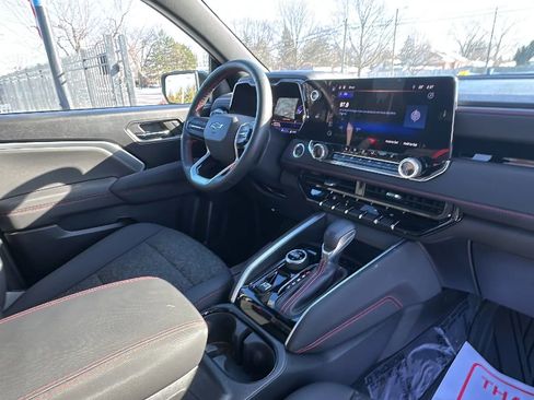 Used 2024 Chevrolet Colorado Z71 w/ Z71 Convenience Package 2 image 19