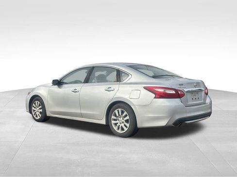Used 2016 Nissan Altima 2.5 S w/ Power Driver Seat Package image 4