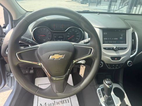 Used 2018 Chevrolet Cruze LS FWD image 4