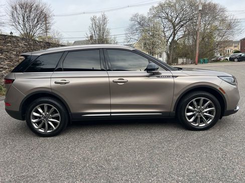 Used 2021 Lincoln Corsair AWD w/ Premium Package image 7