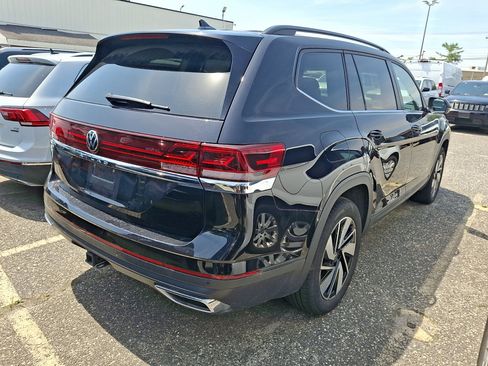 Used 2025 Volkswagen Atlas SE FWD image 4