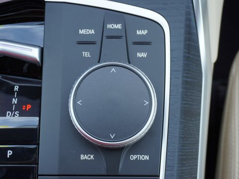 New 2025 BMW 330i Sedan w/ Premium Package image 11