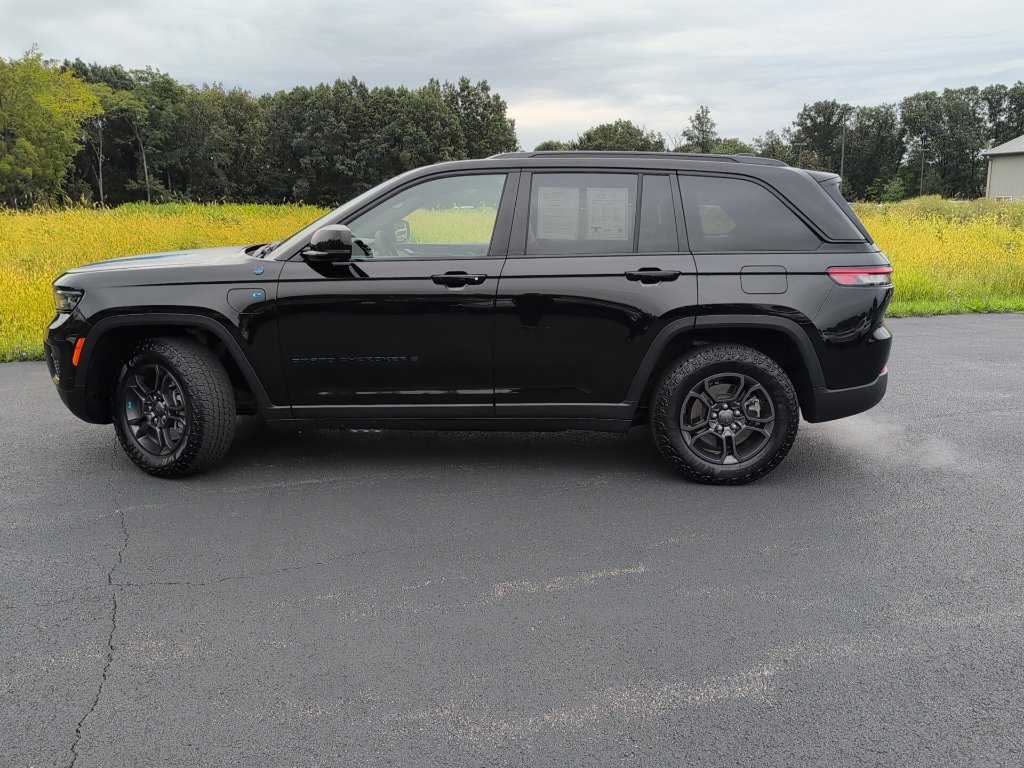 Used 2024 Jeep Grand Cherokee Trailhawk w/ Advanced Protech Group II AWD/4WD image 2