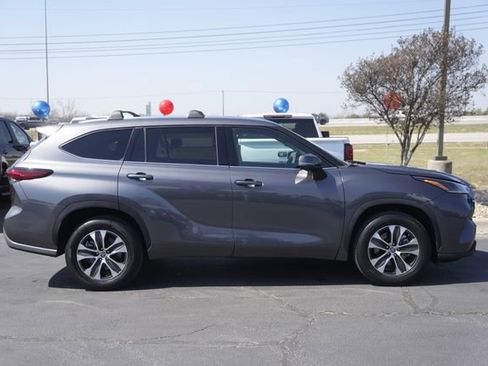 Used 2021 Toyota Highlander XLE image 5