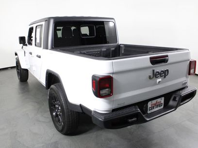 Used 2023 Jeep Gladiator Overland