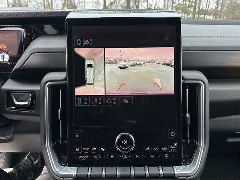 Used 2025 GMC Yukon XL Denali image 24