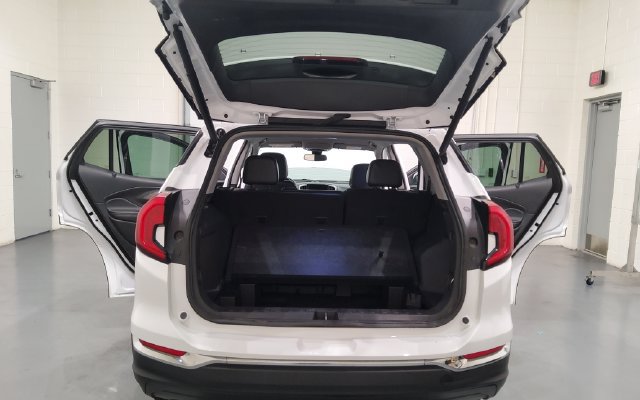 Used 2024 GMC Terrain SLT FWD image 16