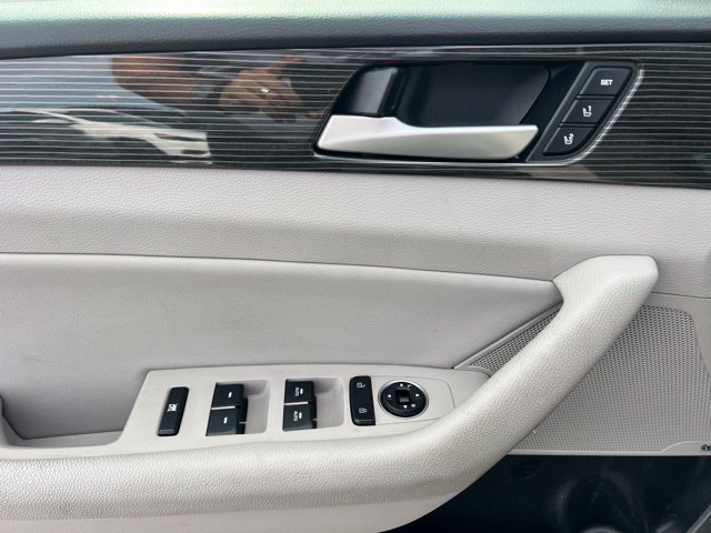 Used 2018 Hyundai Sonata Limited w/ Limited Ultimate Package 03 FWD image 19