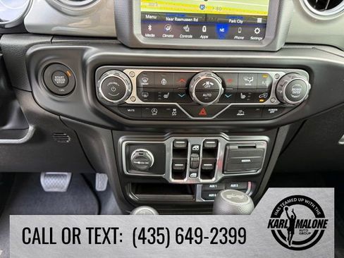 Used 2022 Jeep Wrangler Unlimited Sahara w/ LED Lighting Group AWD/4WD image 23
