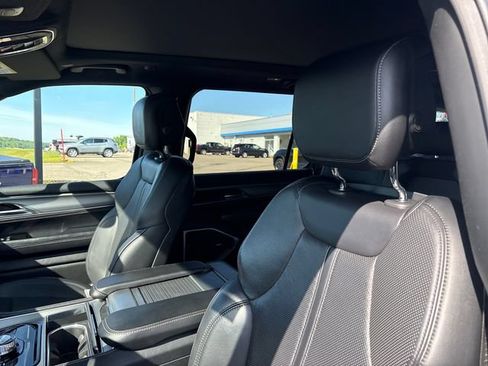 Used 2024 Jeep Wagoneer Series II AWD/4WD image 9